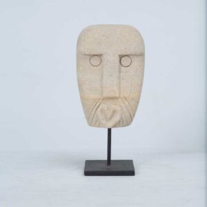 Escultura de Rosto Tribal em Pedra