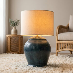 Abajur em Cerâmica Azul e Cúpula de Tecido A60 x D40cm