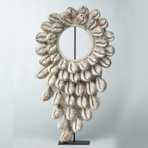 Colar Tribal Decorativo com Búzios Grandes