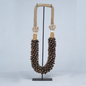 Colar Tribal Decorativo com Sementes e Conchas