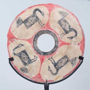 Escudo Celeste Tribal em Pedra Rupestre