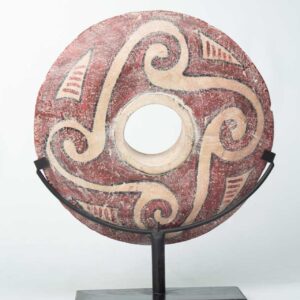 Escudo Celeste Tribal em Pedra Vermelha