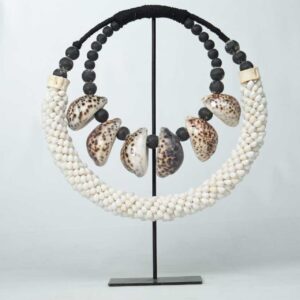Colar Decorativo Tribal Circular Altura: 32 cm Largura: 32 cm
