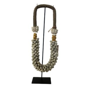 Colar Tribal Decorativo com Conchas Claras A55 x L25
