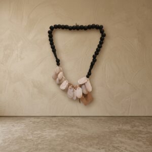 Colar Decorativo Madre Pérola Preto 41×4 cm (AxL)