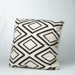 Almofada Bali Ubud Preto e Off White 50 cm x 50 cm