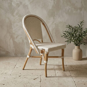 Cadeira Bistrô em Rattan Polido e Fibra Sintética Branca A: 86 cm X L: 47 cm X P: 58 cm