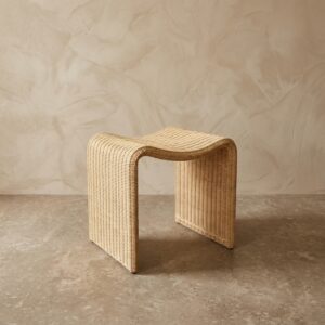 Banco Curvo em Rattan e Ferro A: 45 cm X L: 45 cm X P: 40 cm